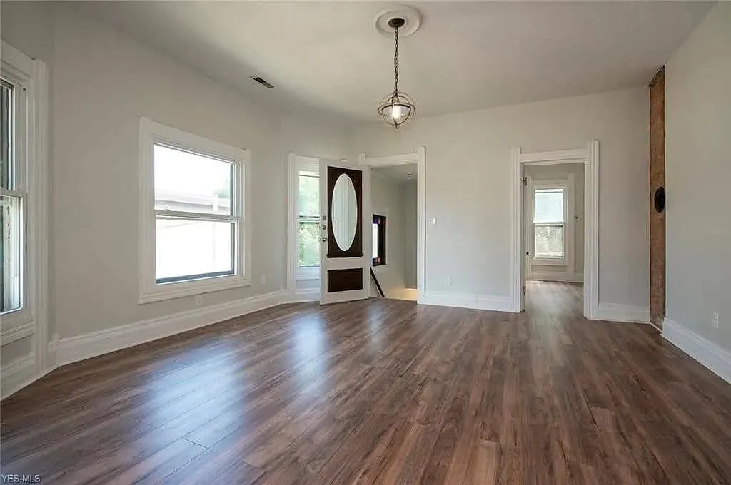 3 bed, 1292 sqft, $2,000 — Photo 4