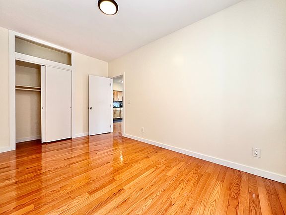 5th image of 145 Montrose Ave #B2