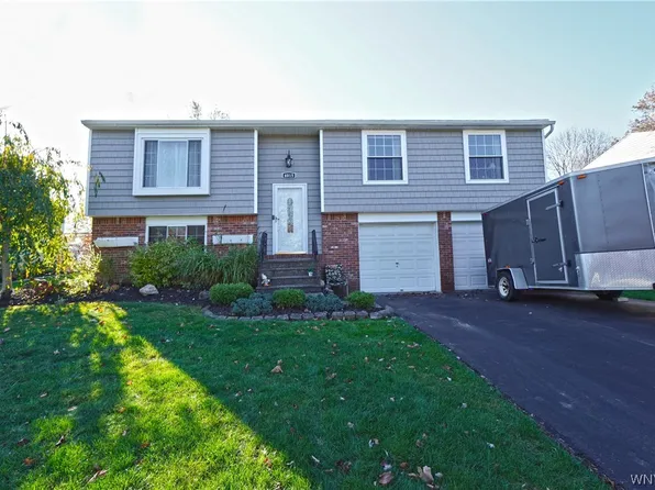 4015 Autumnway Ln, Hamburg, NY 14075