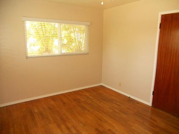 4th image of 1126 W Dayton Ave