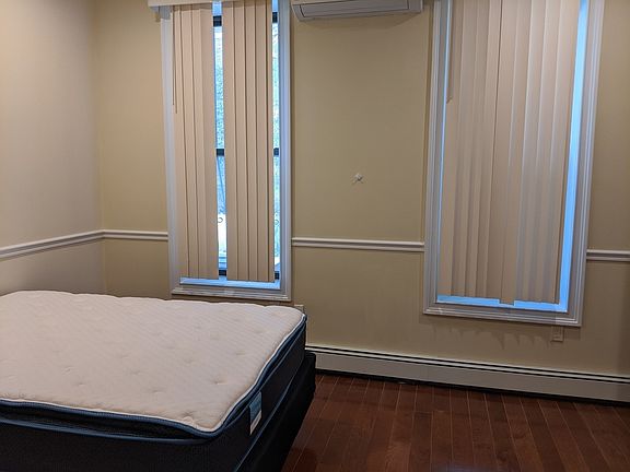 4th image of 245 W 134th St #12