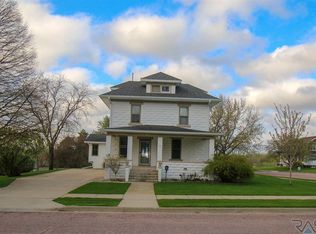 1103 E 3rd St, Canton, SD 57013