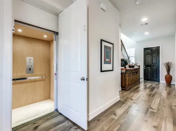 7080 Silverberry St, Dallas, TX 75231