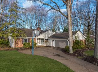 398 Tanglewood Ln, Bay Village, OH