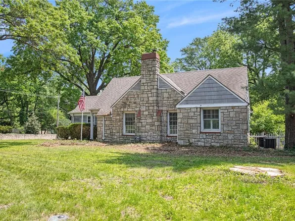 8301 Lee Blvd, Leawood, KS 66206