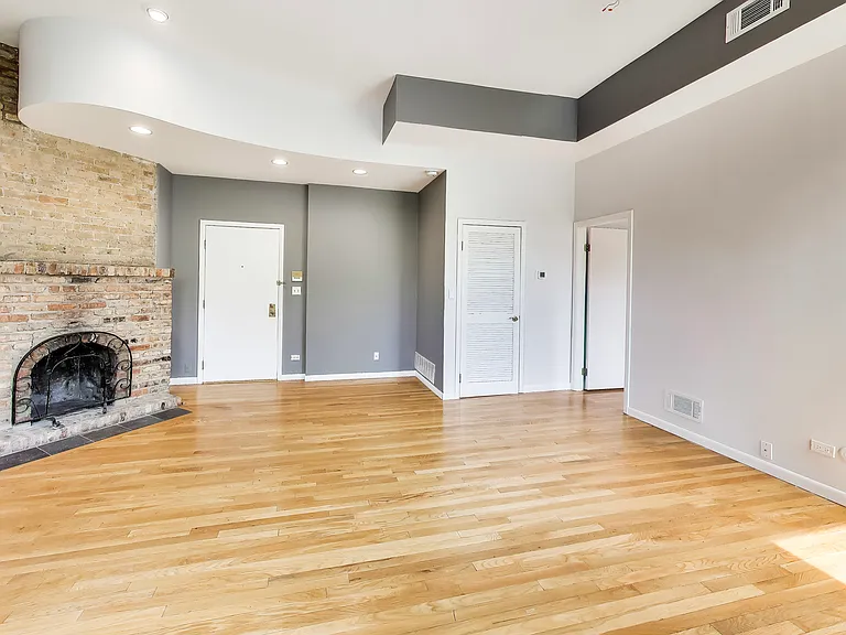 223 W Wisconsin St #2D — Photo 5