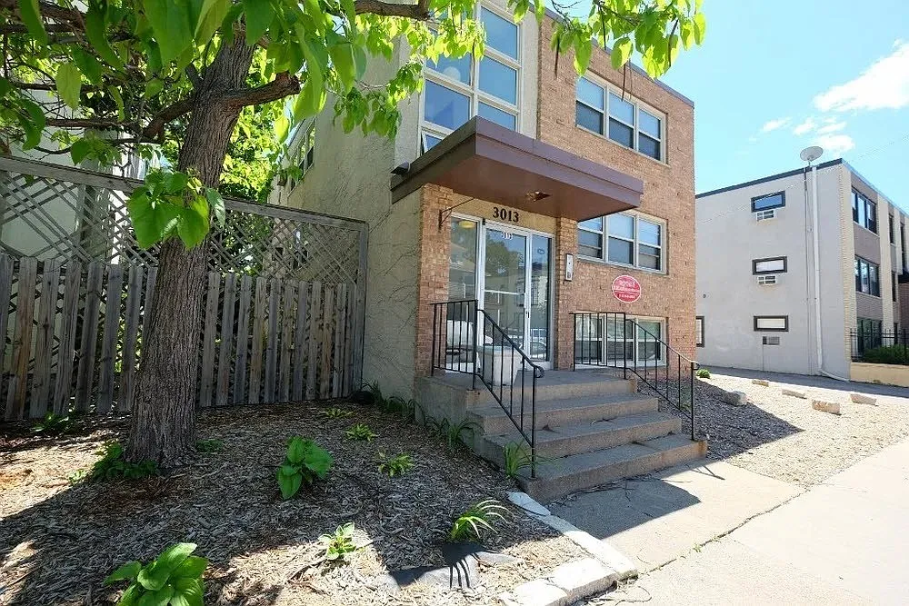 Bryant Ave Apartments | 3013 — Photo 2