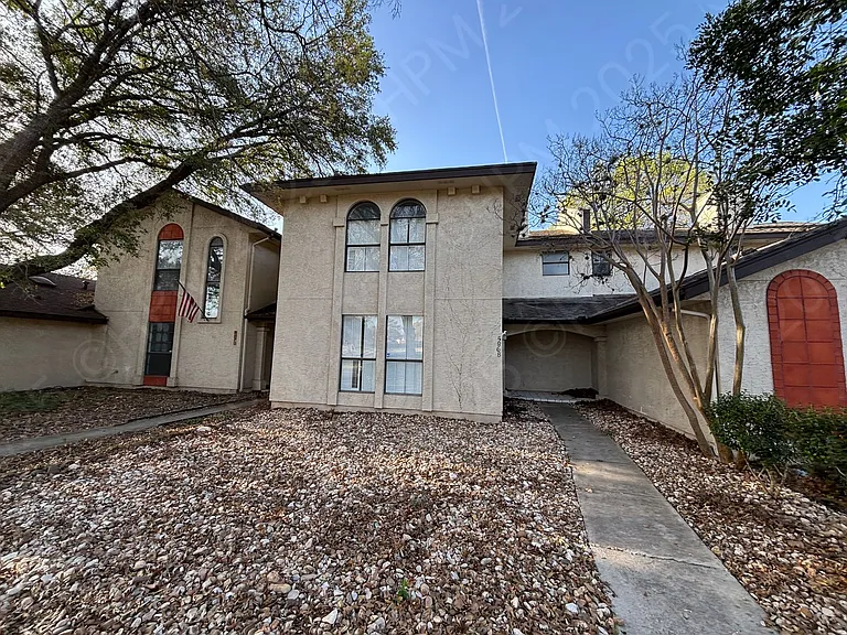 5868 Royal Rdg — Photo 1