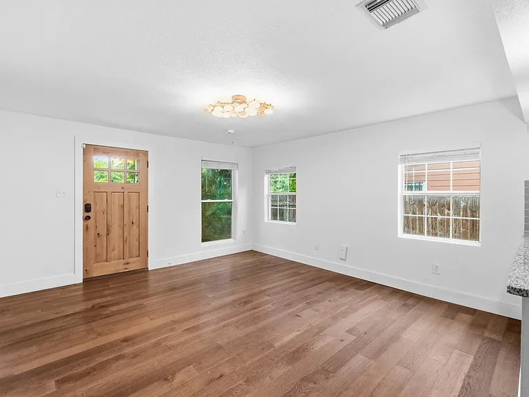 1137 Nickols Ave — Photo 7