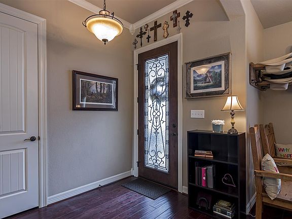4th image of 240 Towering Oaks Ln
