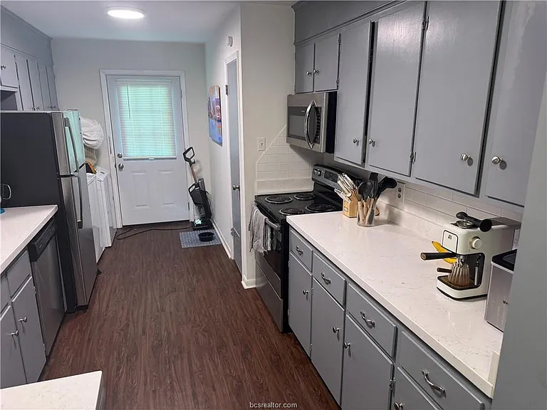3919 Olive St #B — Photo 4