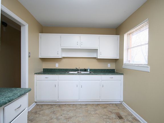 2nd image of 1747 Pulaski Pike NW