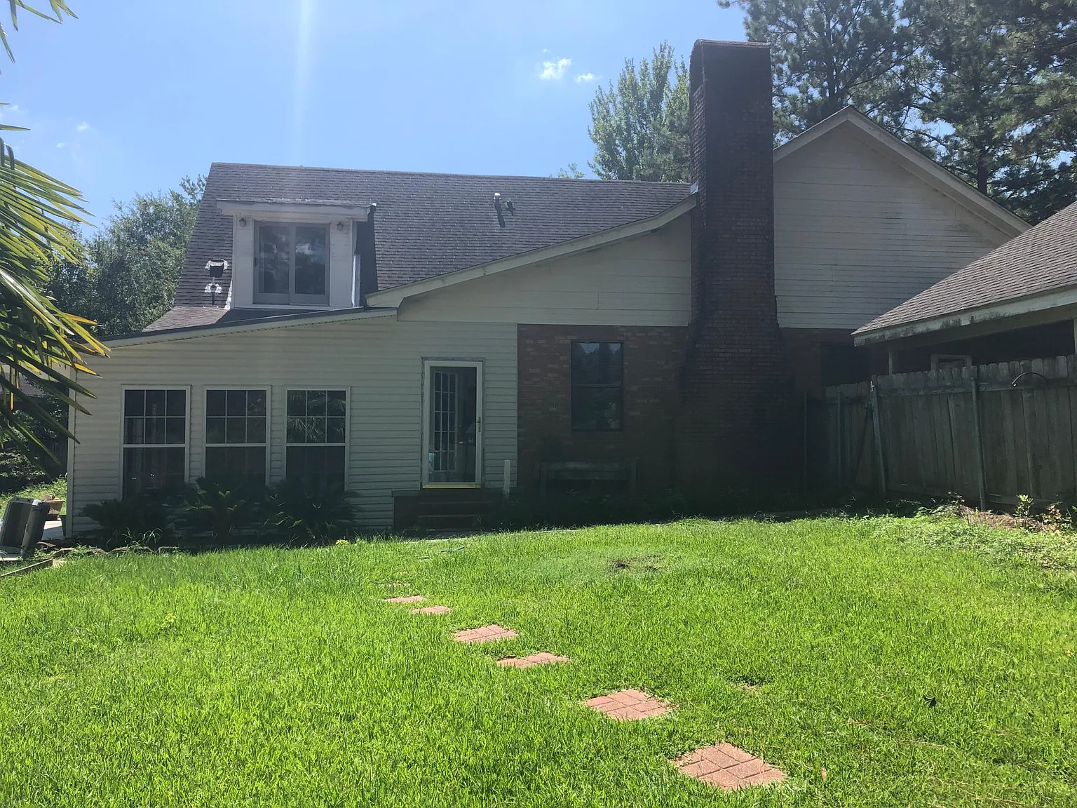 4 bed, 2750 sqft, $2,600 — Photo 2