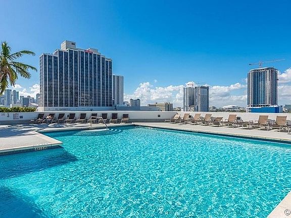 5th image of 1750 N Bayshore Dr APT 4708