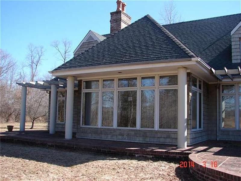 2nd image of 9 Lloyd Ln