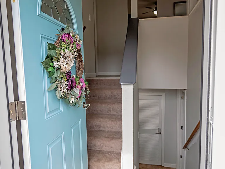 413 SE Lana Ct — Photo 4