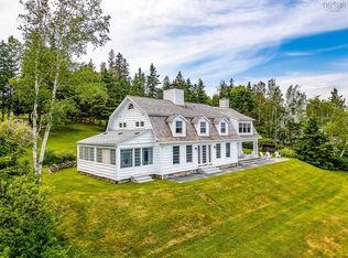 15 Fredas Point Dr, Chester, NS B0J1J0
