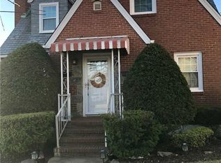 20 Washington Ave APT 2, Mineola, NY 11501