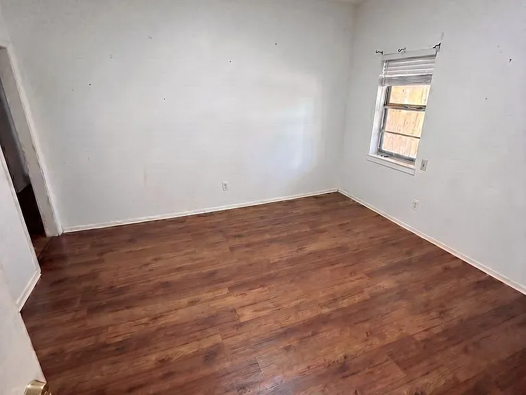 1263 Empire Ave — Photo 11