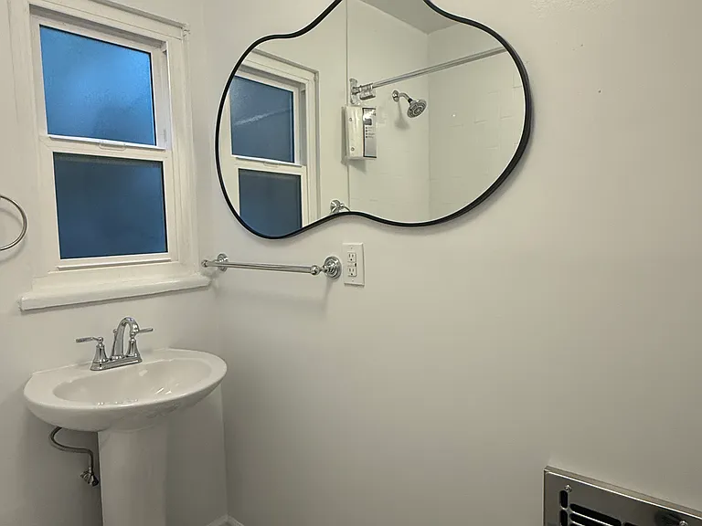 2269 N Beachwood Dr #101 — Photo 21