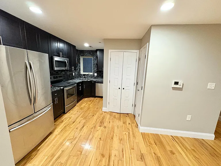 422 N 40th St #C — Photo 2