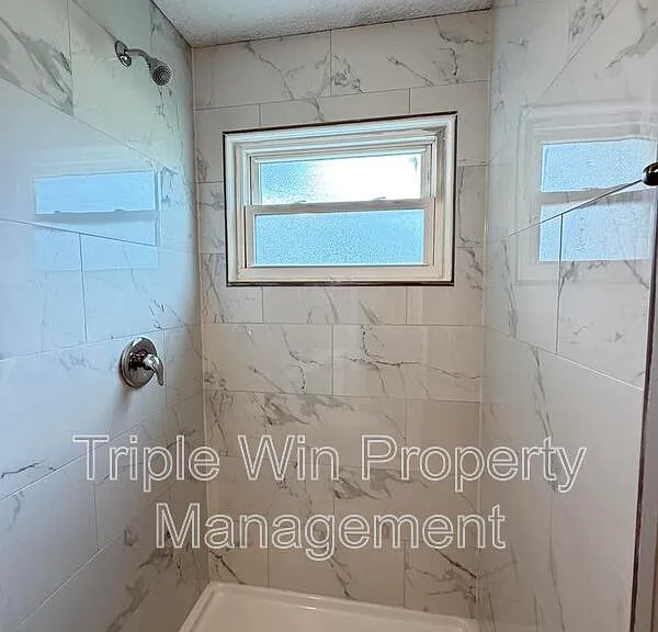 753 Watersedge Dr — Photo 24