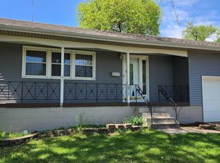 6819 Parkview Ln, Omaha, NE 68104