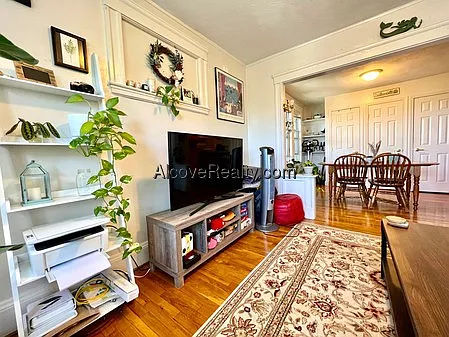 3 bed, 1.0 bath, $3,900 — Photo 4