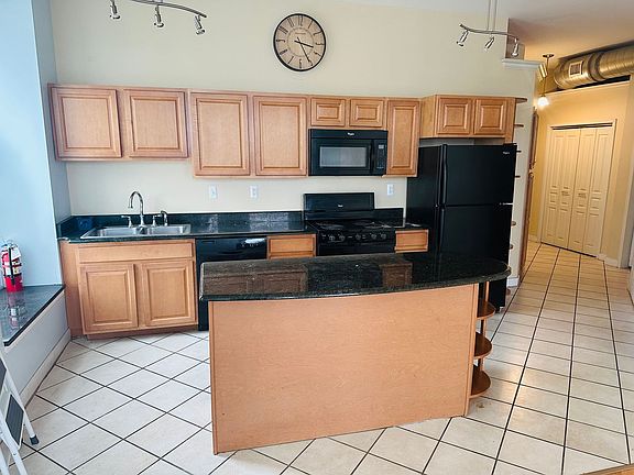 2nd image of 10 W Huron St #206
