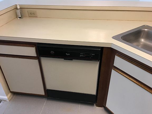 5th image of 107 Stratford Dr APT L