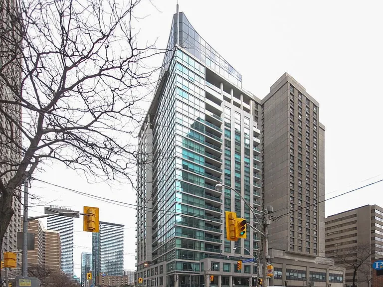 1121 Bay St #708 — Photo 2