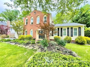 7925 Saint Dennis Dr, Springfield, VA 22153