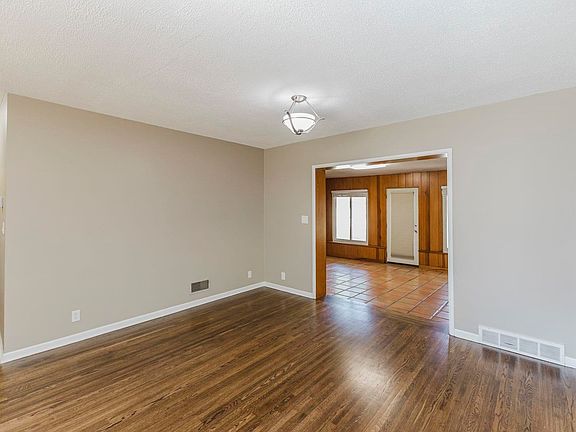 5th image of 239 S Parkwood Ln