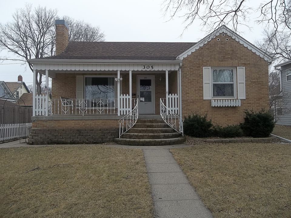 1st image of 305 Linn St