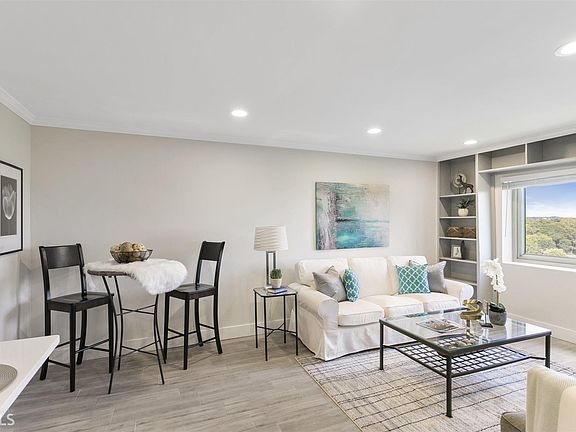 5th image of 2285 Peachtree Rd NE Unit 1403