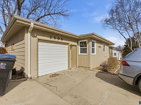 3rd image of 2309 S Braemar Dr
