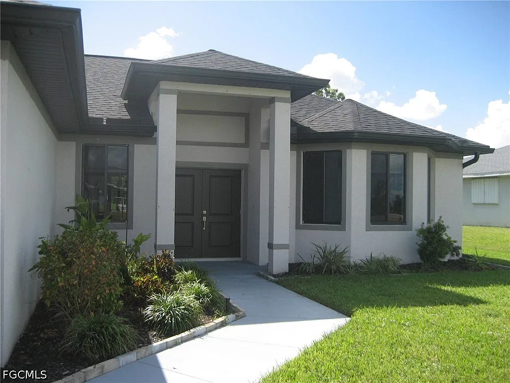 3 bed, 2.0 bath, 1796 sqft, $2,300 — Photo 3