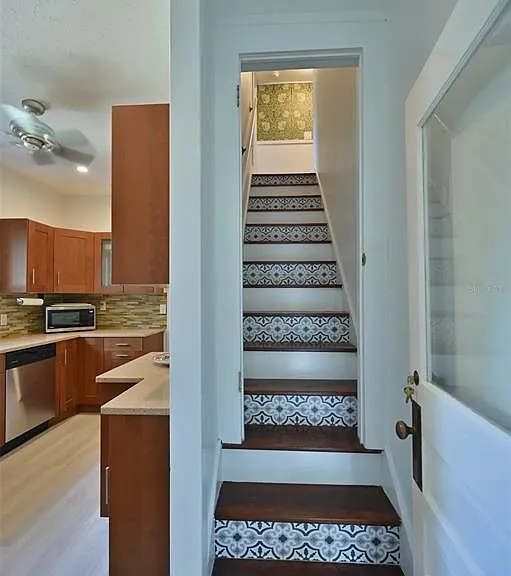 2408 Hillview St — Photo 17
