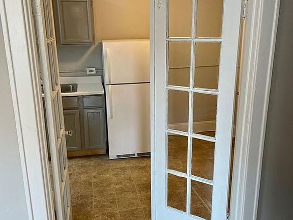 4th image of 265 Lyndhurst Pl APT 305