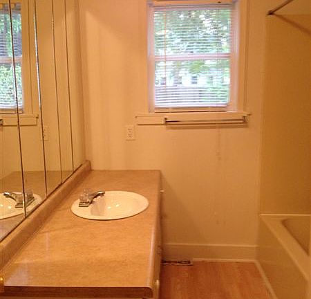 5th image of 839 Oakhill St SE