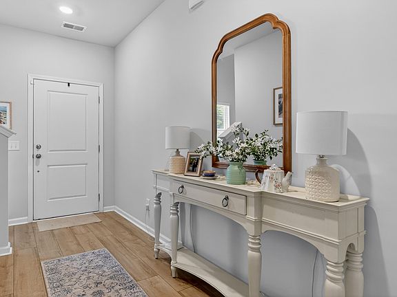 5th image of 325 Saddlewood Dr