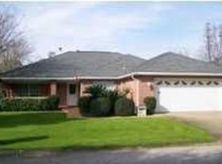 500 Fallin Waters Dr, Mary Esther, FL 32569
