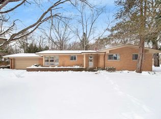 52565 Brooktrails Dr, South Bend, IN 46637