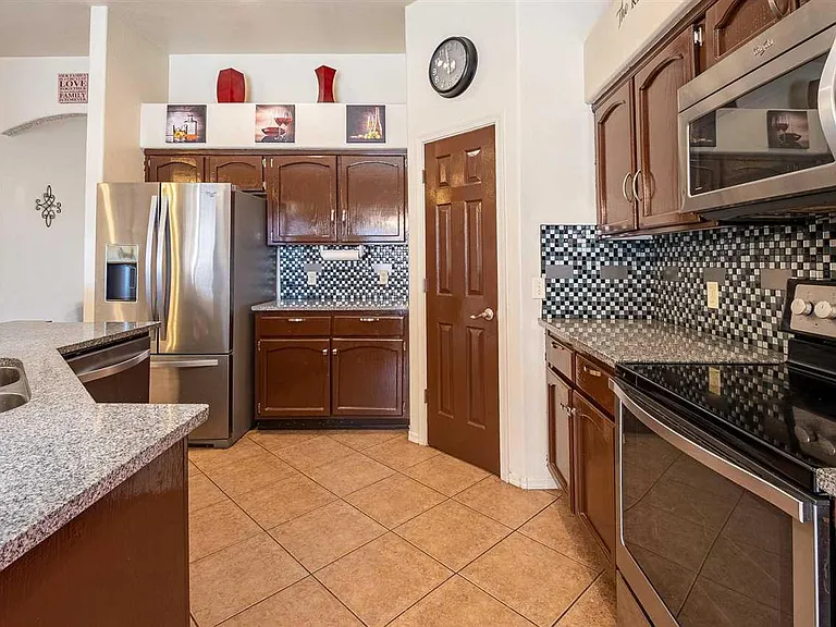 10350 E 37th Pl — Photo 16