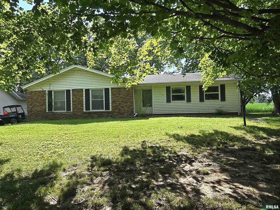 1st image of 15 Hillcrest Dr
