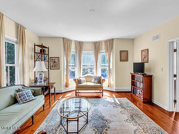 5th image of 600 Saint Clair Ave