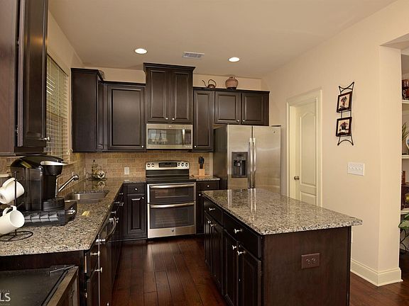 4th image of 5020 Whiteoak Pointe SE