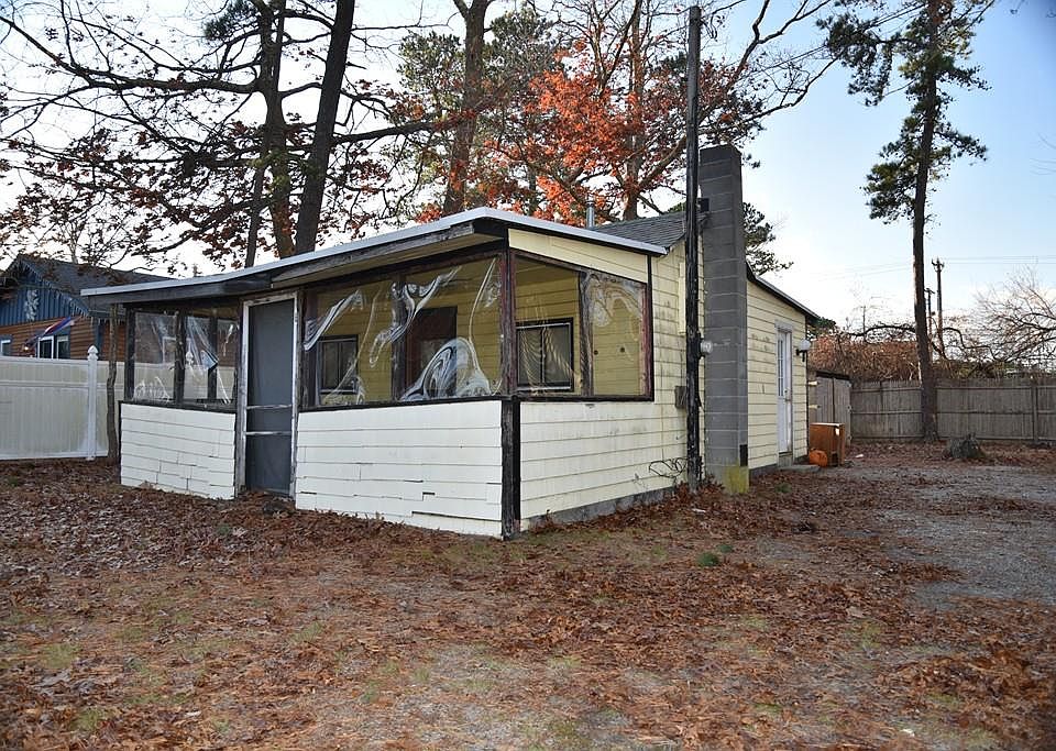 2nd image of 58 Agawam Lake Shore Dr