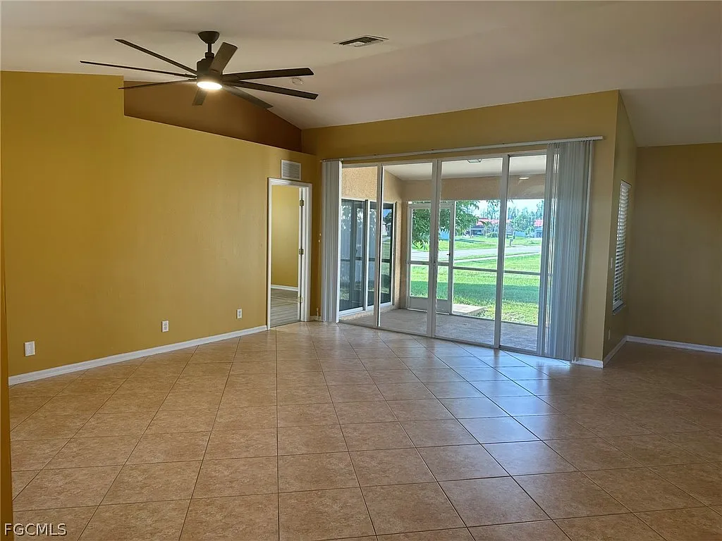 3 bed, 2.0 bath, 1557 sqft, $1,875 — Photo 4