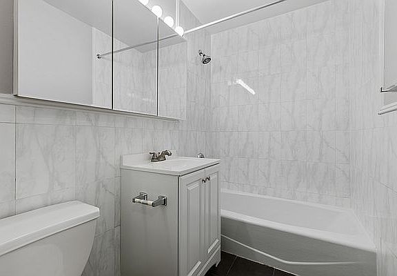 5th image of 31 E 31st St Penthouse A